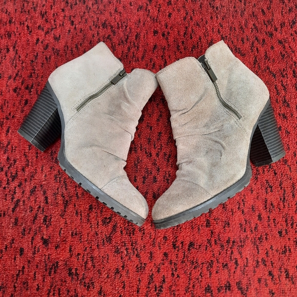 White Mountain Tom Tan Suede Leather Heel Ankle Booties Women's size 10M - Picture 11 of 12